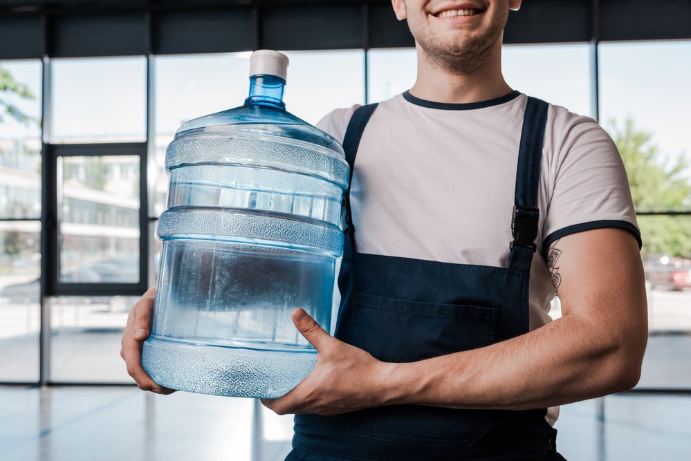 Boccione d'acqua o distributore d'acqua a rete idrica? Scopri le differenze