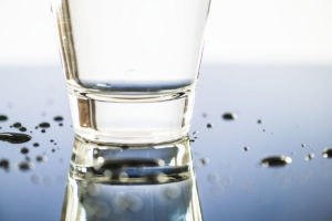 Quanta Acqua Bere al Giorno? Linee Guida, Benefici e Consigli