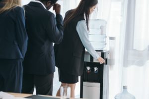 Dispenser d’Acqua a Scuola: Stop alle Bottigliette